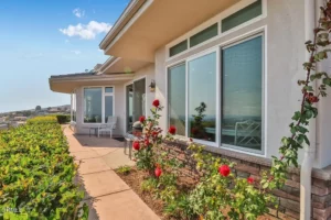Datlow Vista de Ventura Residence exterior bay windows