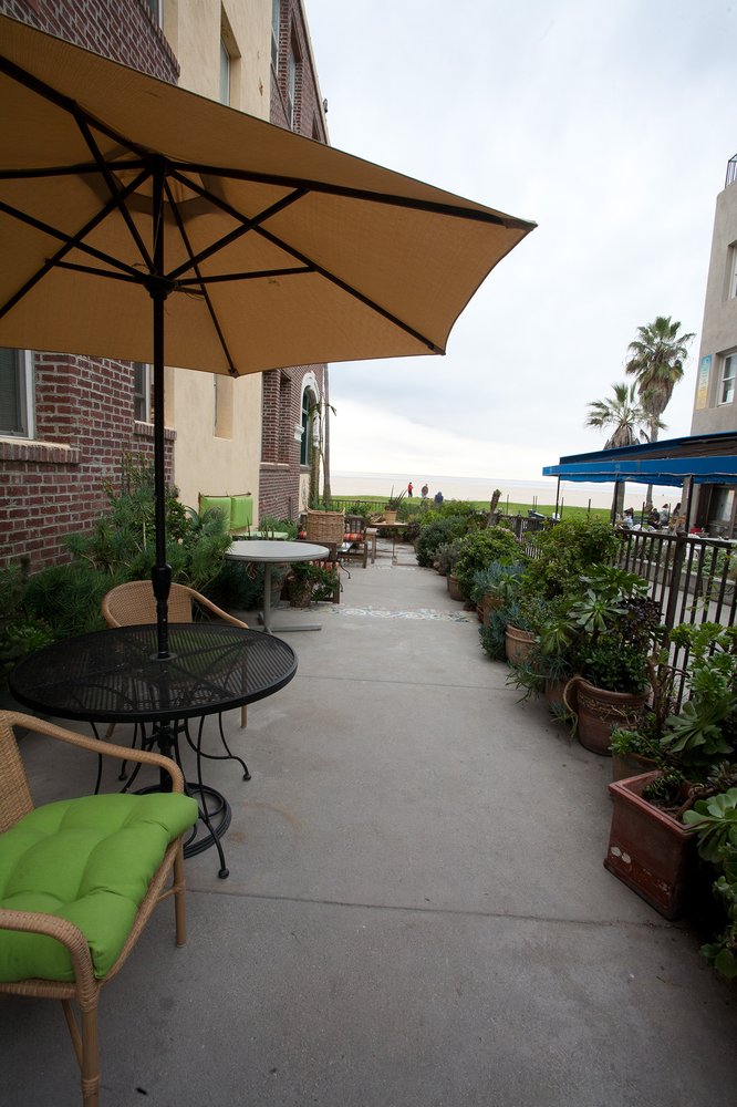Phoenix House California Venice Beach side patio